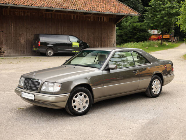 Afbeelding 1/74 van Mercedes-Benz E 320 (1994)