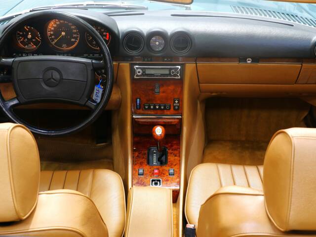 Mercedes-Benz 560 SL