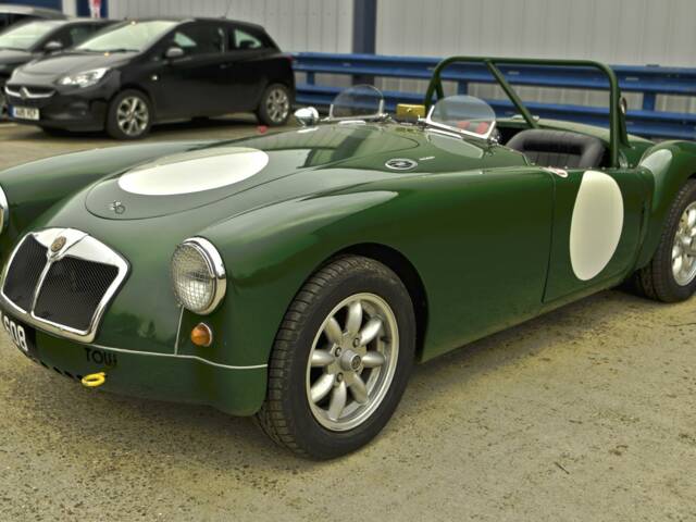 Image 1/36 of MG MGA 1600 (1958)