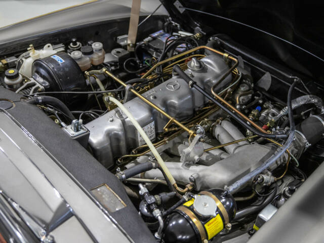 Mercedes-Benz 280 SL
