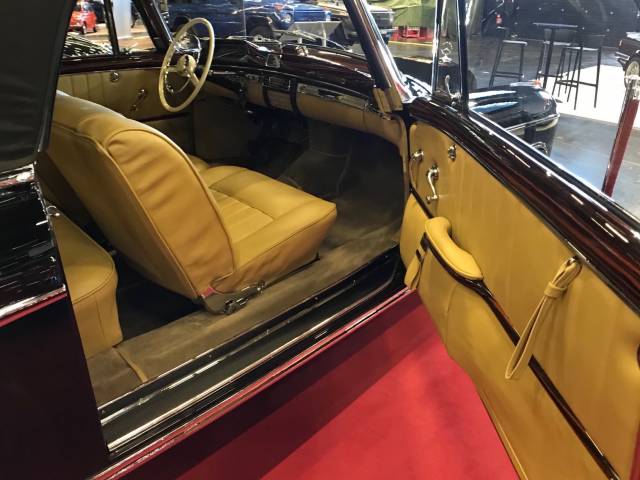 Mercedes-Benz 220 S Cabriolet