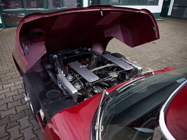 Jaguar E-Type V12 (2+2)