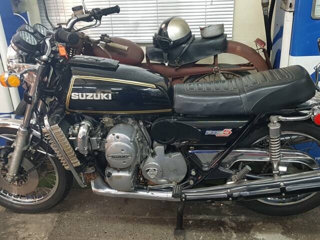 Suzuki RE 5