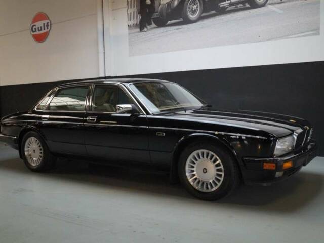 Image 1/47 de Jaguar XJ12 6.0 (1994)