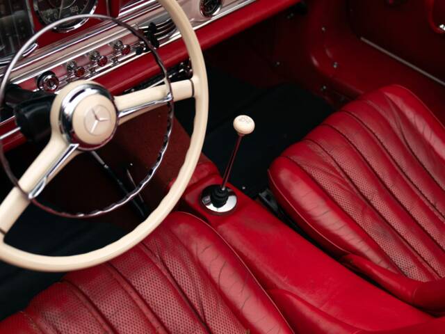 Mercedes-Benz 300 SL Roadster