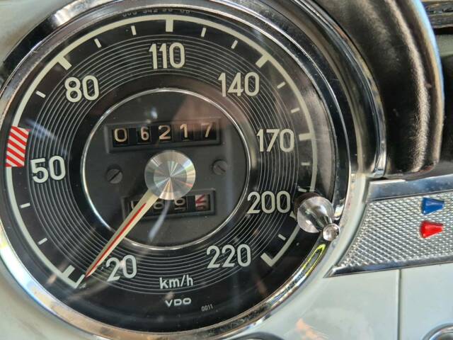 Mercedes-Benz 230 SL
