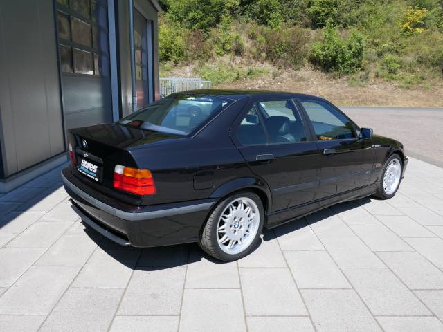 BMW 328i