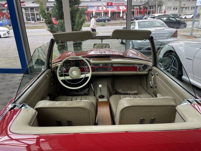Mercedes-Benz 230 SL