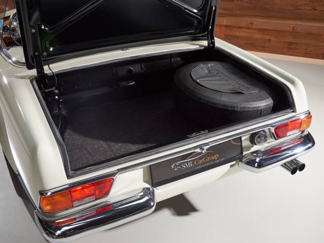 Mercedes-Benz 230 SL