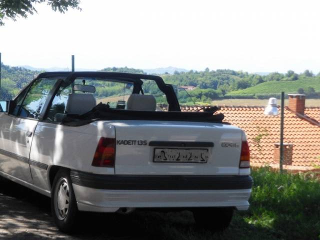 Image 1/8 de Opel Kadett 1,3 S (1988)