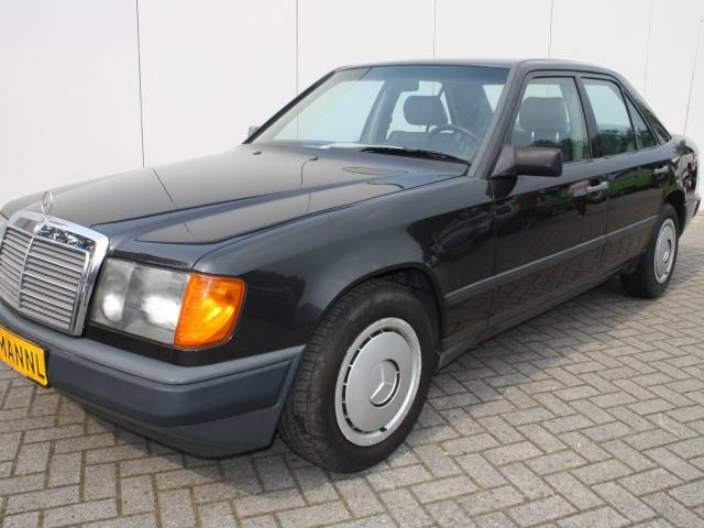 Image 1/13 of Mercedes-Benz 230 E (1986)