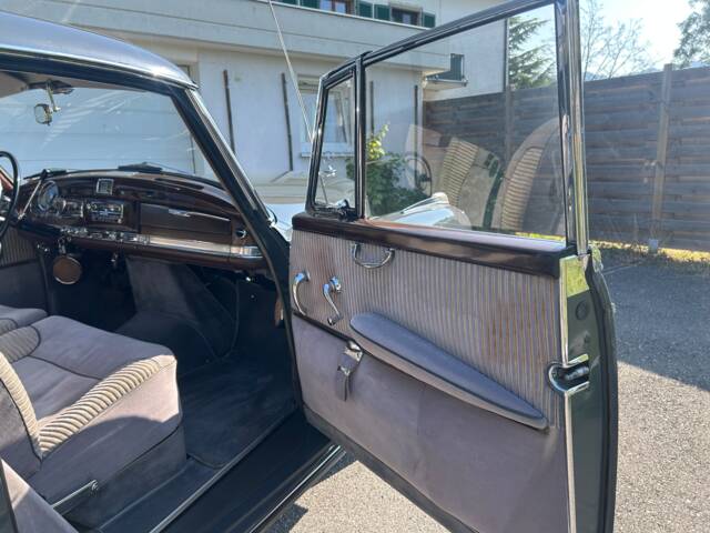 Mercedes-Benz 300 d