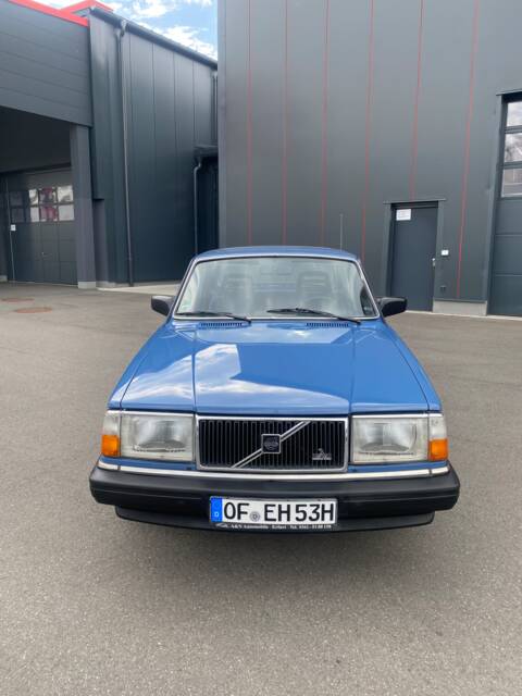 Image 1/13 of Volvo 240 (1988)