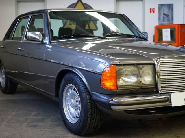 Mercedes-Benz 280 E