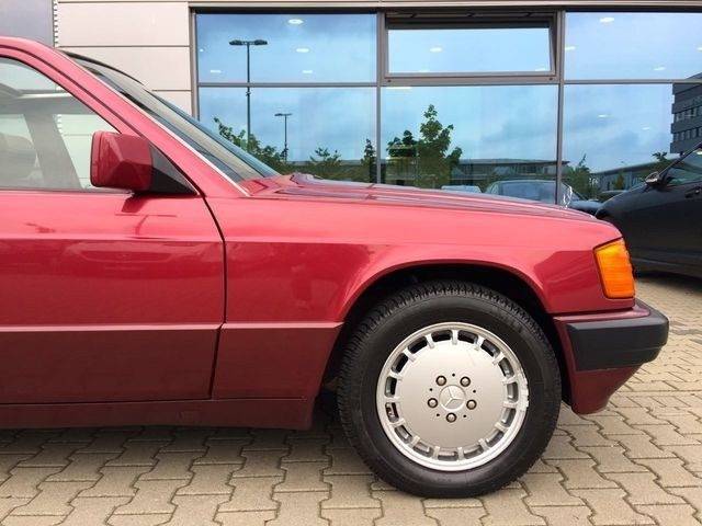 Mercedes-Benz 190 E 2.6