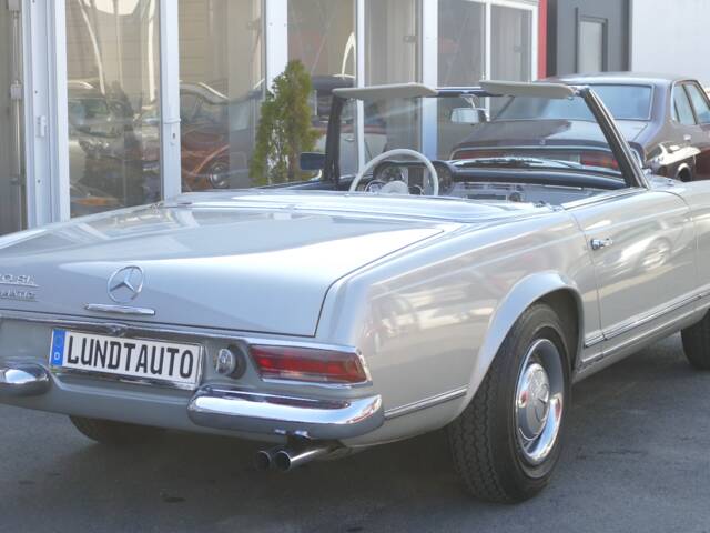 Mercedes-Benz 230 SL