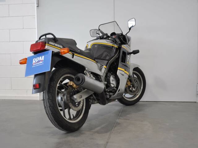 Yamaha FZ 750