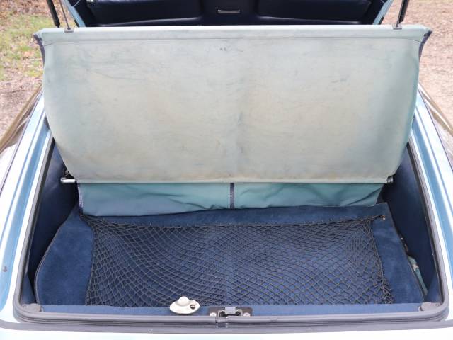 Porsche 928 - Trunk