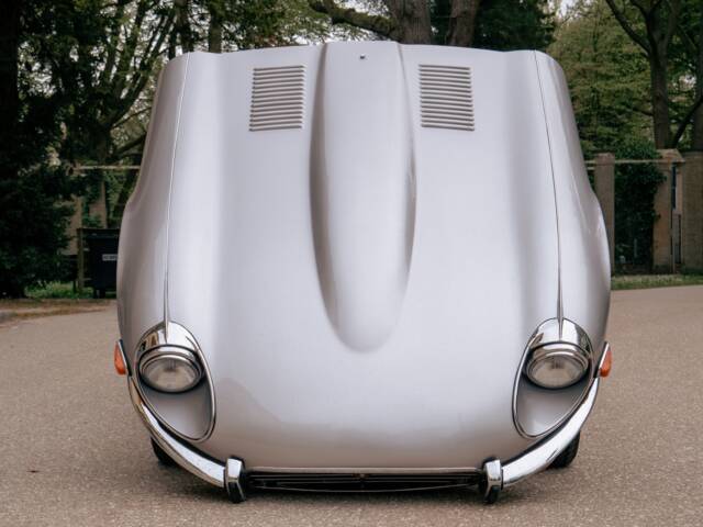 Jaguar E-Type V12 (2+2)