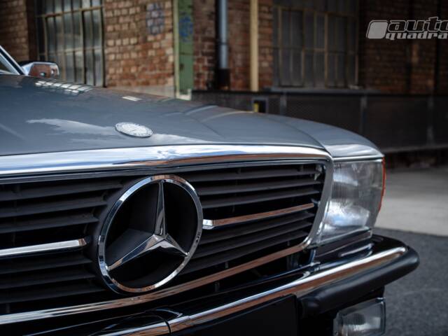 Mercedes-Benz 560 SL