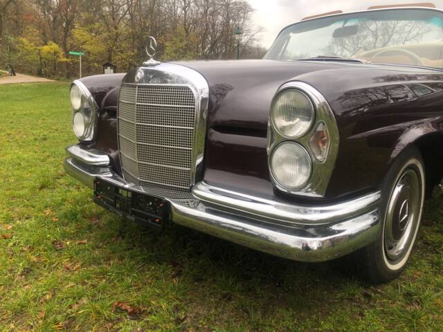 Mercedes-Benz 280 SE