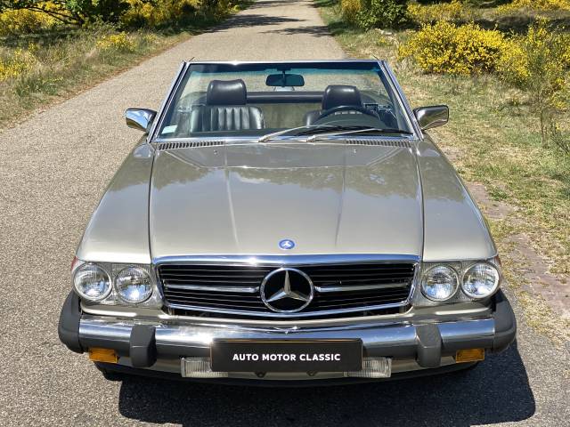 Mercedes-Benz 560 SL