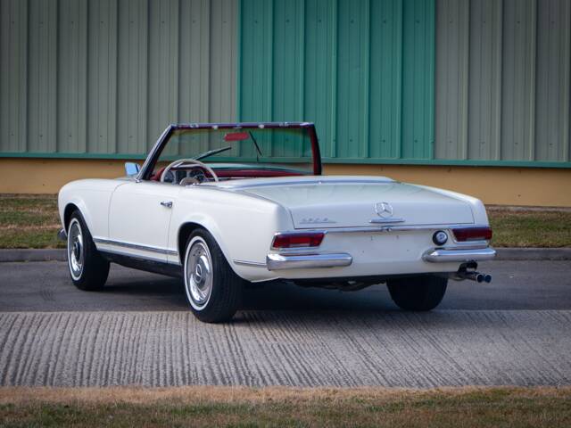 Mercedes-Benz 230 SL