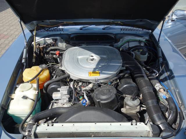 Mercedes-Benz 560 SL