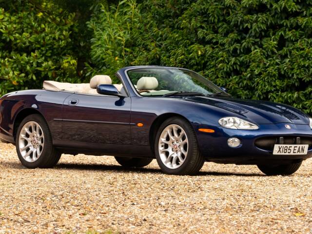 Immagine 1/41 di Jaguar XKR (2001)