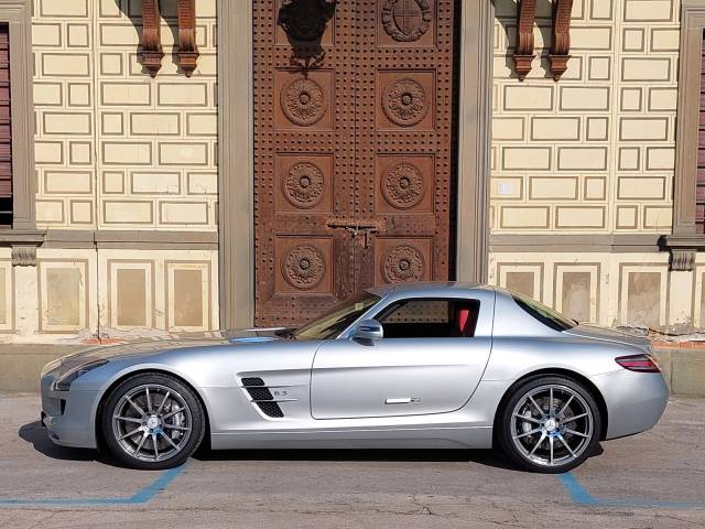 Mercedes-Benz SLS AMG
