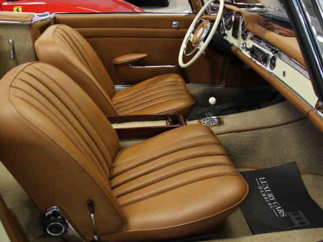 Mercedes-Benz 230 SL