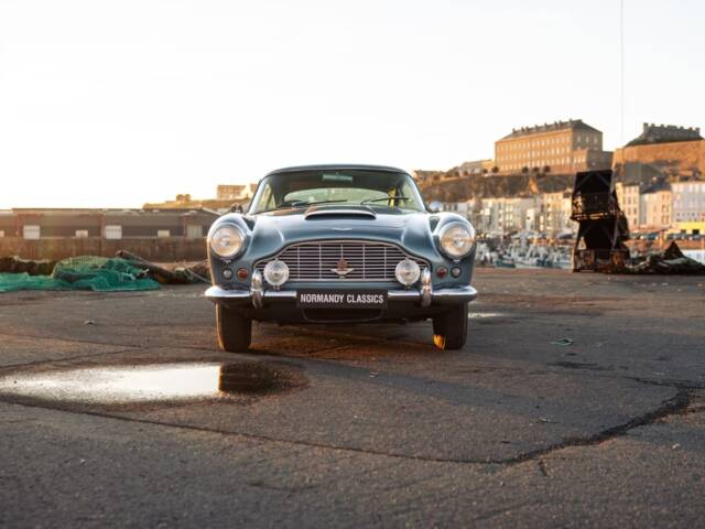 Aston Martin DB 4