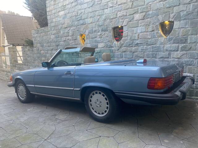 Mercedes-Benz 560 SL