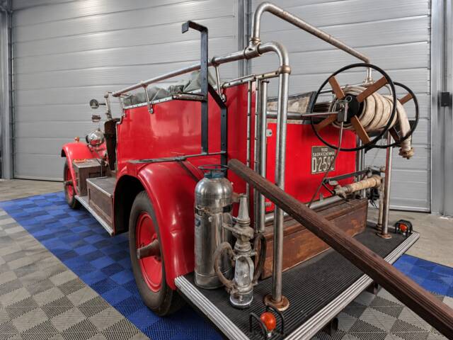 Packard Eight Fire-Track