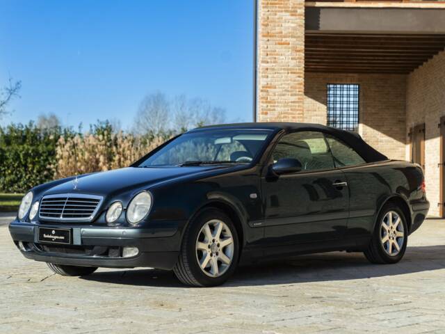 Immagine 1/50 di Mercedes-Benz CLK 230 Kompressor (2002)