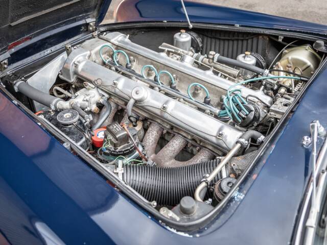 Aston Martin DB 4