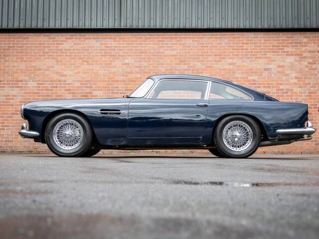 Aston Martin DB 4