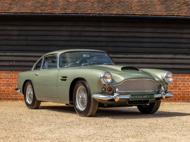Aston Martin DB 4
