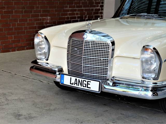 Mercedes-Benz 300 SE