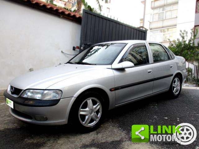 Bild 1/30 von Opel Vectra 2,5 (1996)