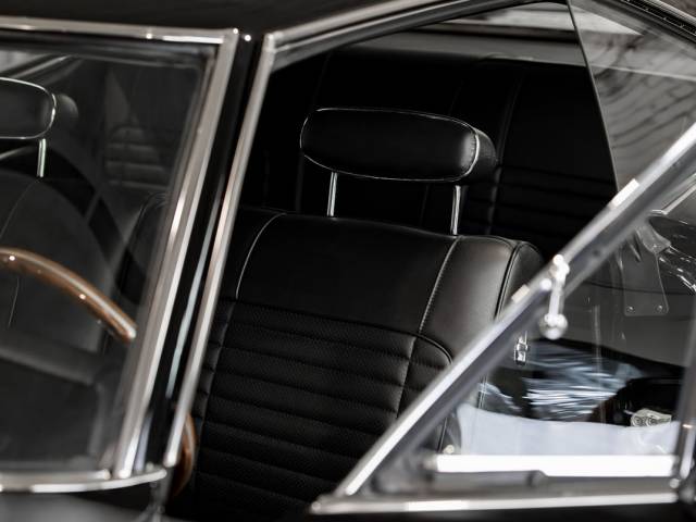 Dodge Charger 318