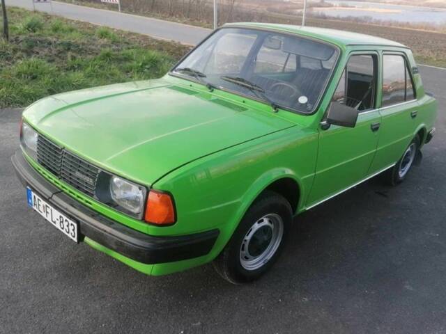 Image 1/7 de Skoda 120 L (1984)