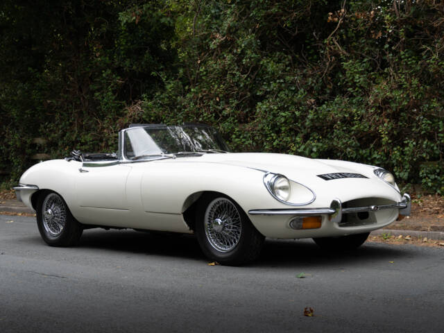 Image 1/17 of Jaguar E-Type (1969)