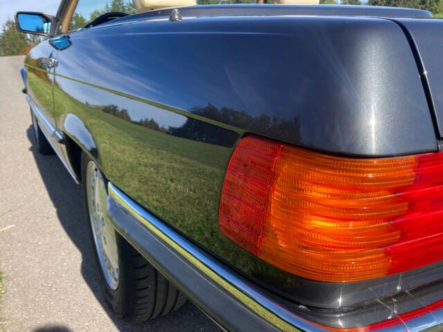 Mercedes-Benz 560 SL
