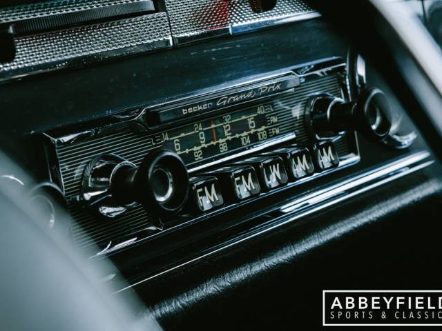 Mercedes-Benz 230 SL
