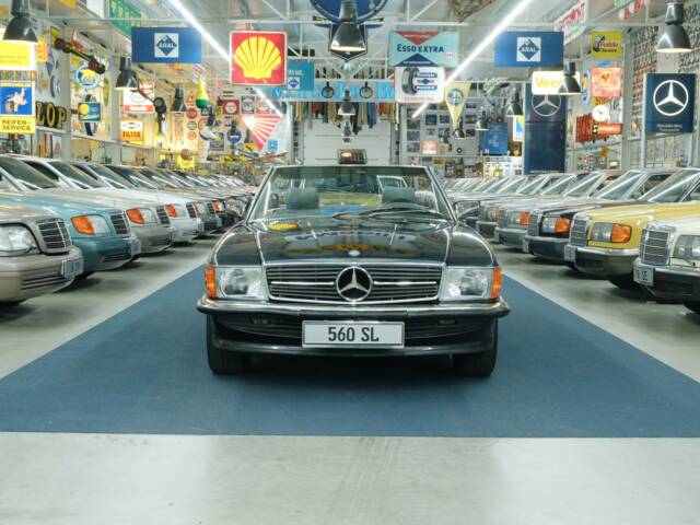 Mercedes-Benz 560 SL