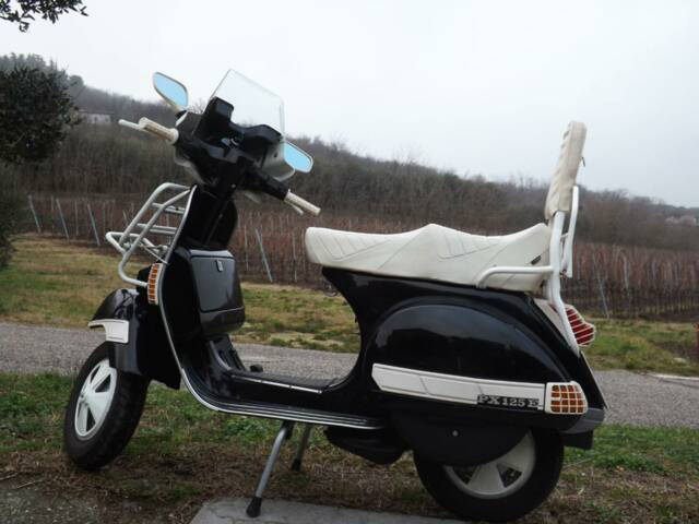 Piaggio Vespa PX 125 E