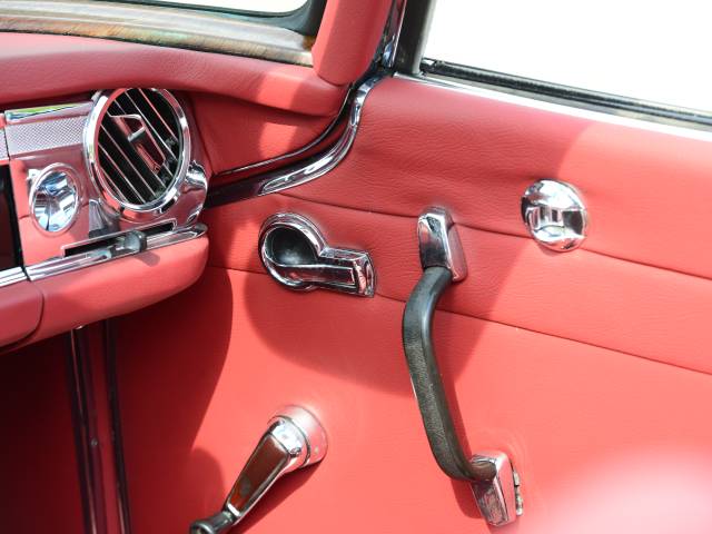 Mercedes-Benz 230 SL