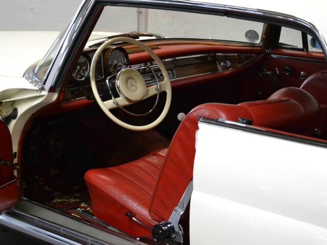 Mercedes-Benz 250 SE