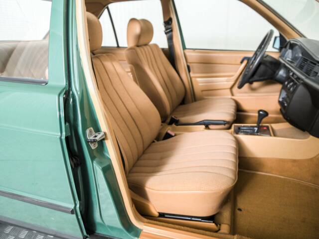 Mercedes-Benz 190 D 2.5